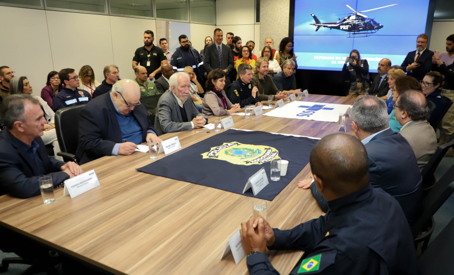Vice Governador Darci Piana participa de encontro com os parceiros envolvidos na retomada do Serviço Aeromédico da PRF no Paraná - Foto: Ari Dias/AEN