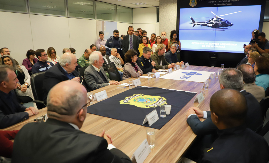 Vice Governador Darci Piana participa de encontro com os parceiros envolvidos na retomada do Serviço Aeromédico da PRF no Paraná - Foto: Ari Dias/AEN