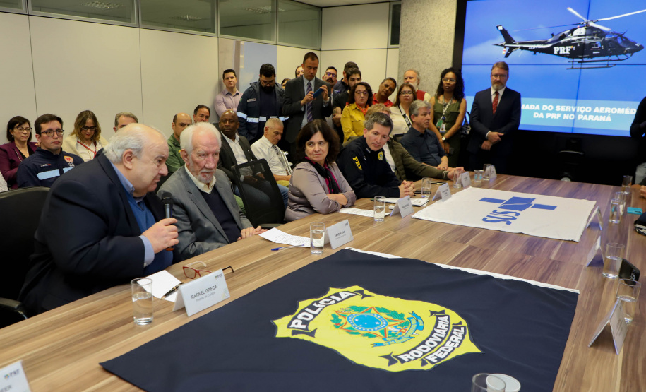 Vice Governador Darci Piana participa de encontro com os parceiros envolvidos na retomada do Serviço Aeromédico da PRF no Paraná - Foto: Ari Dias/AEN