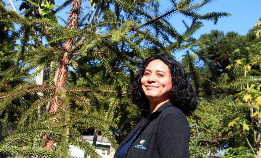 A engenheira Florestal Vitória Fonseca, de 25 anos, trocou o Amapá por uma experiência profissional no Instituto Água e Terra (IAT).