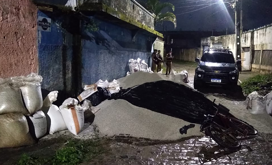 Polícia Militar apreende mais de 10 toneladas de fertilizantes furtados, em Paranaguá
