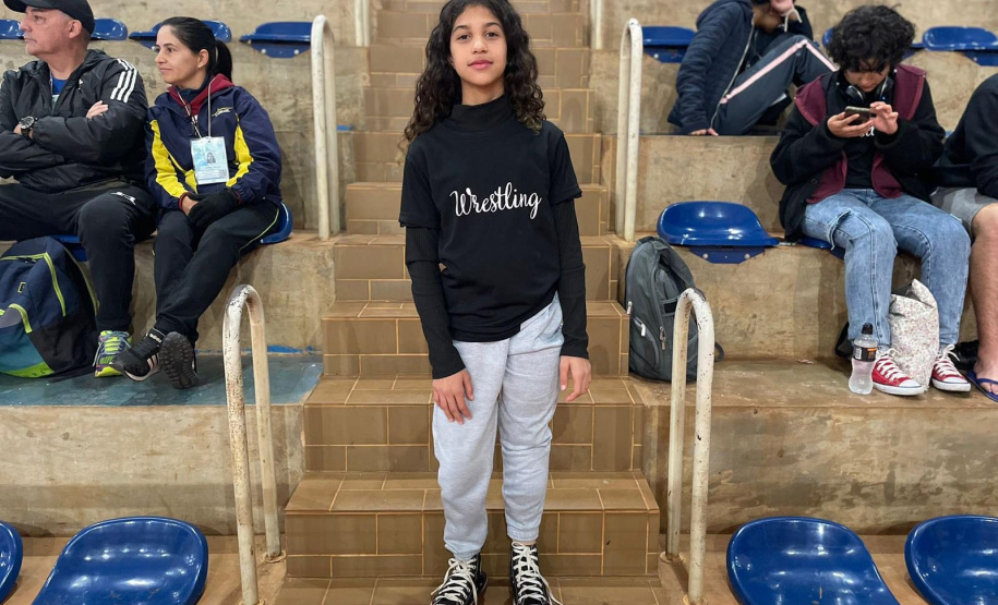 A atleta Eduarda Goes Guardiano, a Duda, de 12 anos, foi campeã dos Jogos Escolares do Paraná (JEPs), na modalidade Wrestling - categoria feminino até 39 kg, no último final de semana, em Maringá.