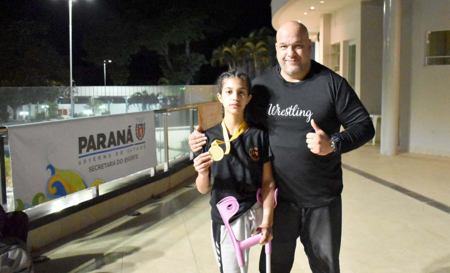 A atleta Eduarda Goes Guardiano, a Duda, de 12 anos, foi campeã dos Jogos Escolares do Paraná (JEPs), na modalidade Wrestling - categoria feminino até 39 kg, no último final de semana, em Maringá.