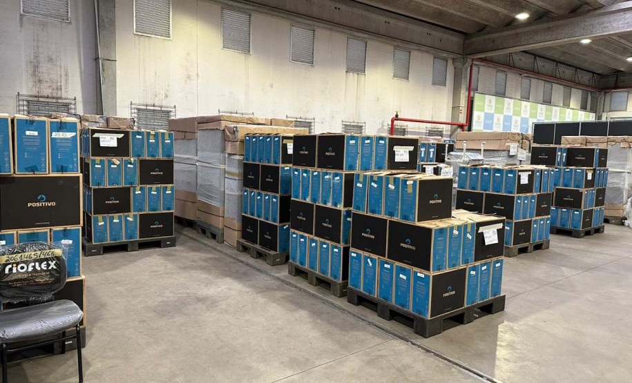 A Secretaria de Saúde do Paraná (Sesa) está direcionando esforços para o reaparelhamento, reequipamento e melhorias nas condições de trabalho dos servidores. Desde 2019, a pasta destinou R$ 101,4 milhões para aquisição de equipamentos diversos, como mobiliário, eletrodomésticos, computadores e veículos.