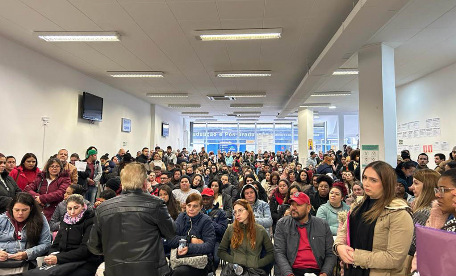 Mutirão na Agência do Trabalhador Central de Curitiba encaminhou mais 600 pessoas para vagas de emprego na área da saúde.