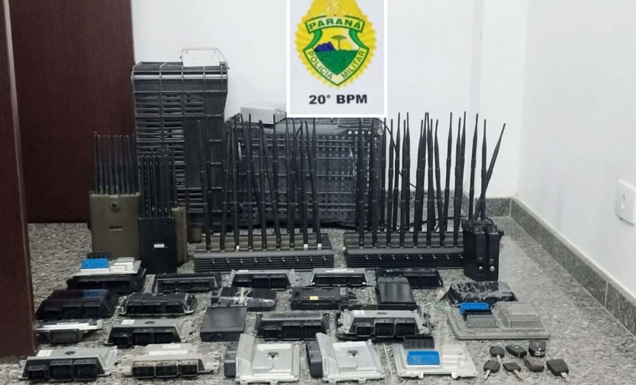 Polícia Militar prende cinco pessoas por desmanche e clonagem de veículos, em Pinhais