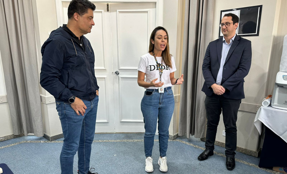 Educadores recebem capacitação para uso de óculos de IA em alunos cegos da rede estadual