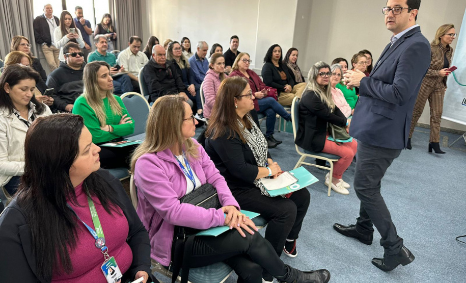 Educadores recebem capacitação para uso de óculos de IA em alunos cegos da rede estadual