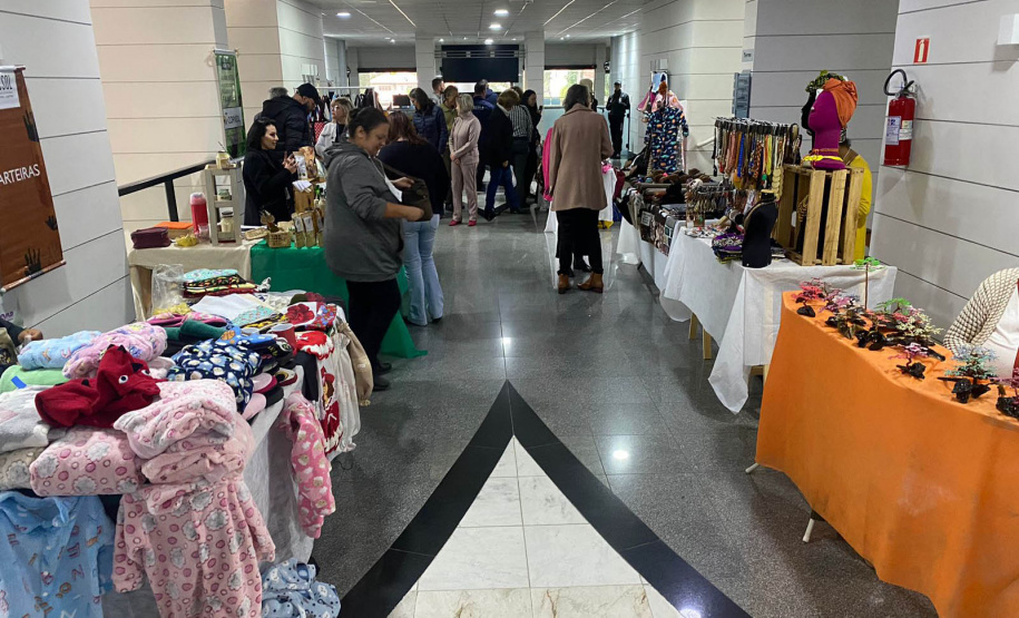 primeira edição da Mostra Paranaense de Economia Solidária no térreo do Palácio das Araucárias, em Curitiba.