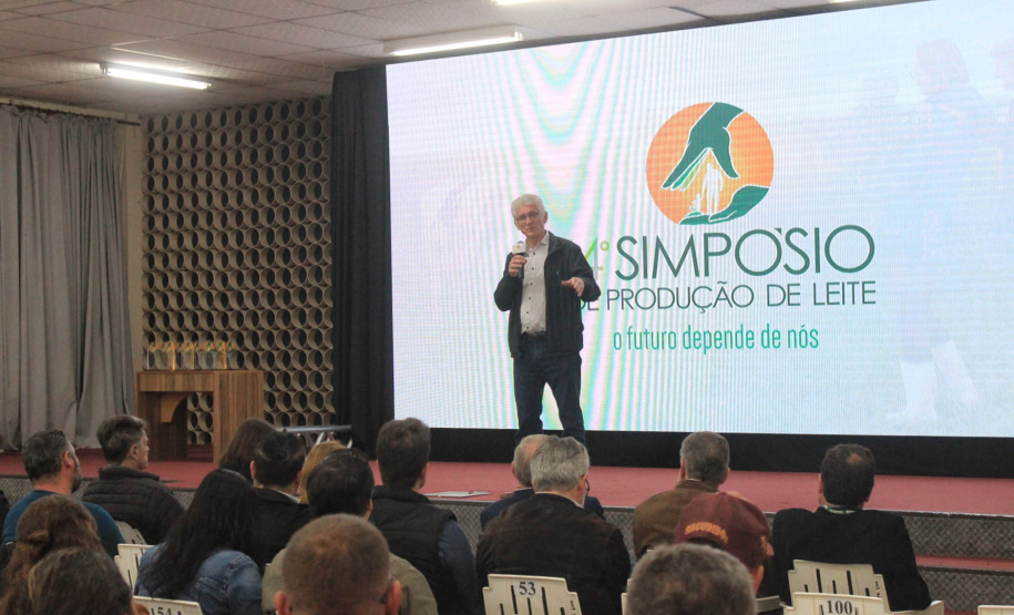 Estado participa de Simpósio de Produção de Leite nos Campos Gerais