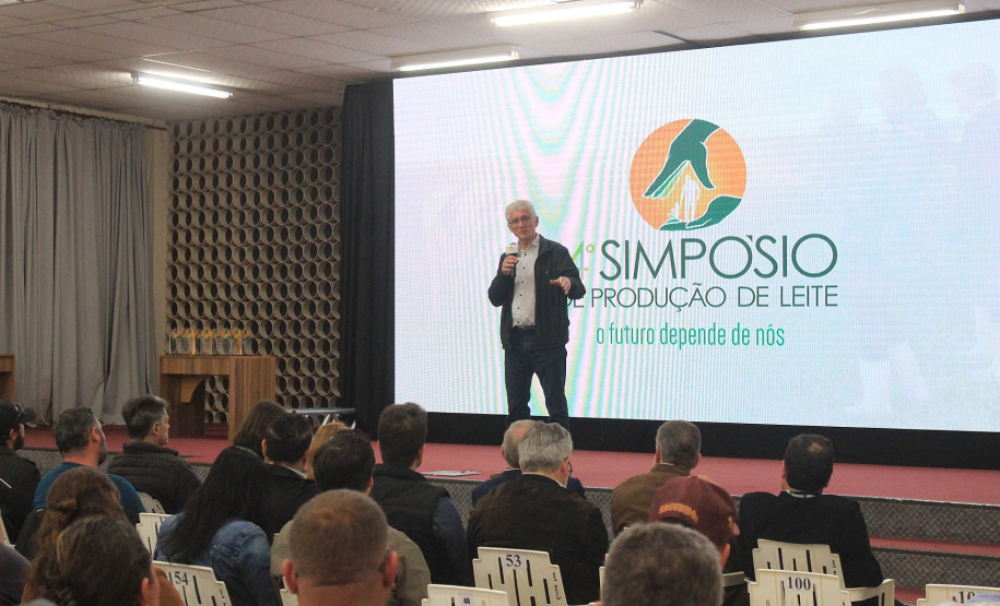 Estado participa de Simpósio de Produção de Leite nos Campos Gerais