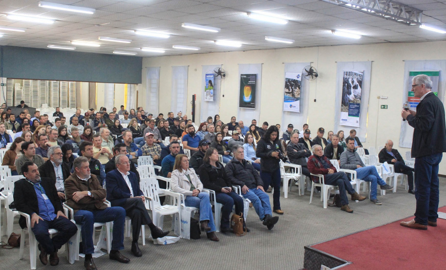 Estado participa de Simpósio de Produção de Leite nos Campos Gerais