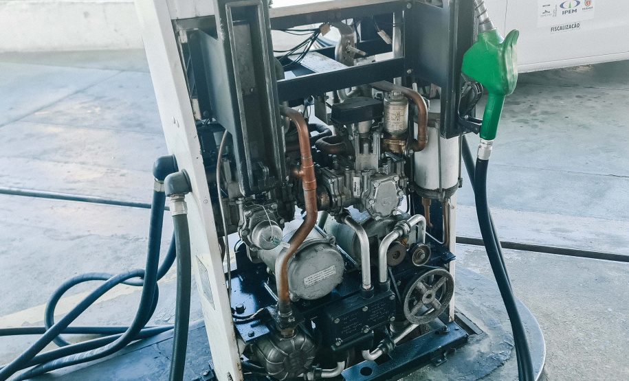 Polícia Civil do Paraná e Ipem interditam duas bombas em posto de combustíveis