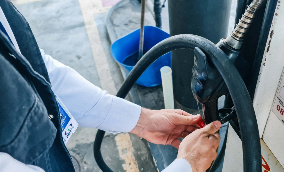 Polícia Civil do Paraná e Ipem interditam duas bombas em posto de combustíveis