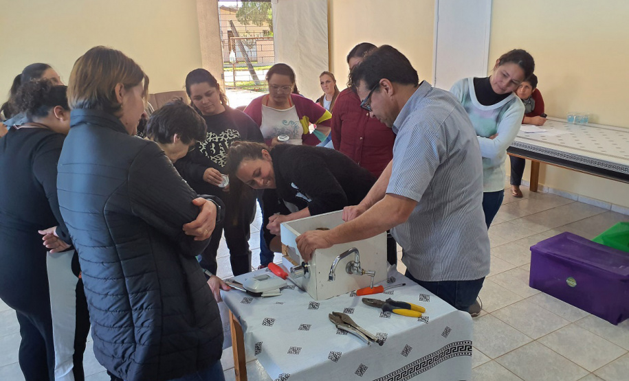 Em Prudentópolis, mulheres se formam encanadoras em curso de manutenção hidrossanitária da Sanepar