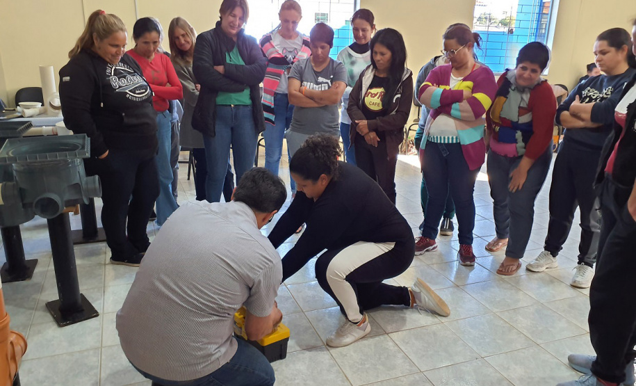 Em Prudentópolis, mulheres se formam encanadoras em curso de manutenção hidrossanitária da Sanepar