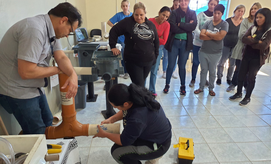 Em Prudentópolis, mulheres se formam encanadoras em curso de manutenção hidrossanitária da Sanepar
