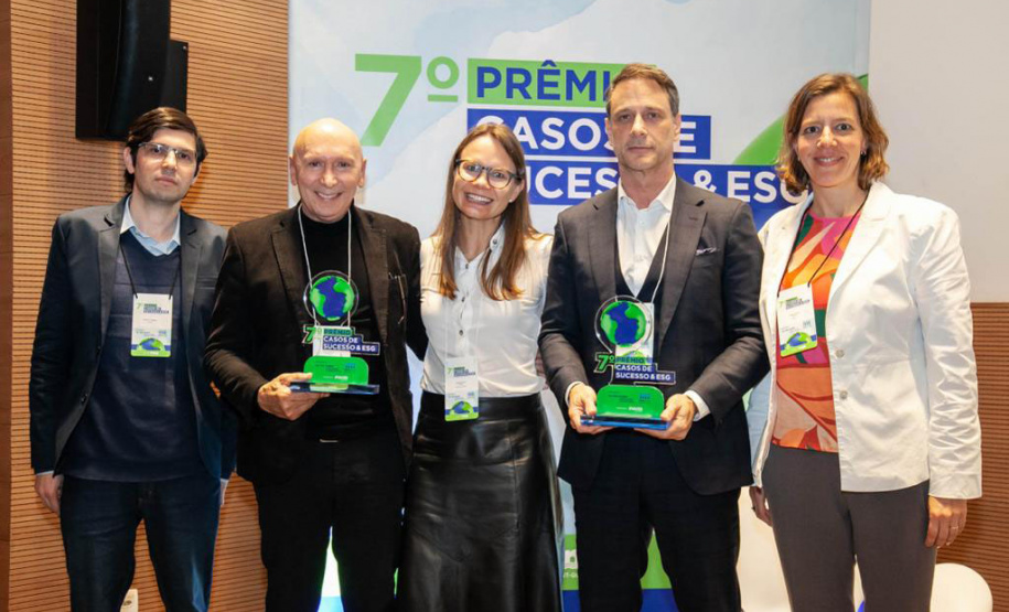 Presidente da Sanepar e vice-prefeito de São José dos Pinhais, com a presidente do Trata Brasil, Luana Pretto, a gerente do Processo Água da Sanepar, Juliana Pilotto, e o engenheiro da Sanepar, Marcelo Depexe