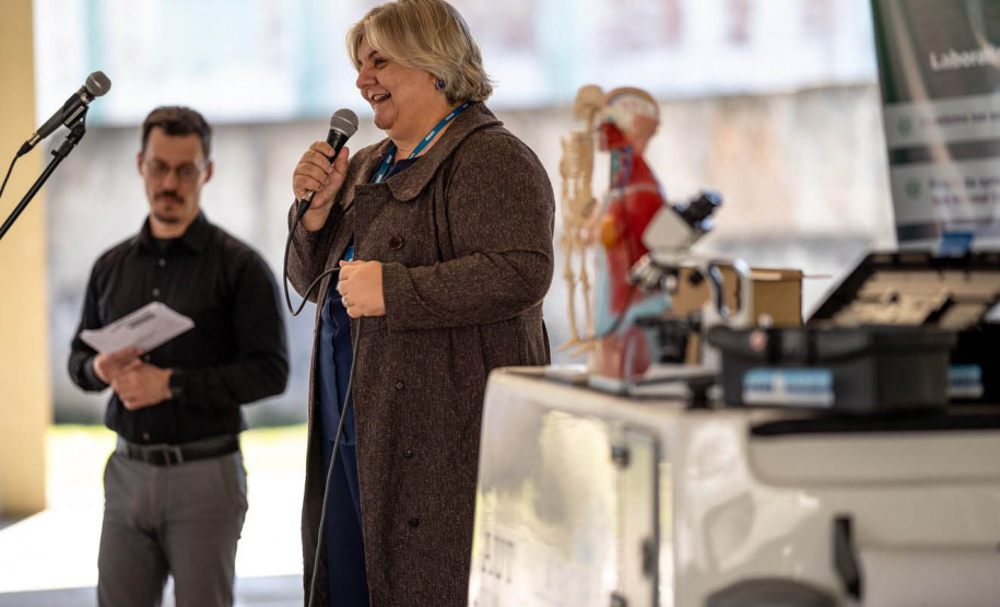 Governo do Paraná entrega primeira unidade dos novos laboratórios didáticos móveis para uso nas aulas da rede estadual