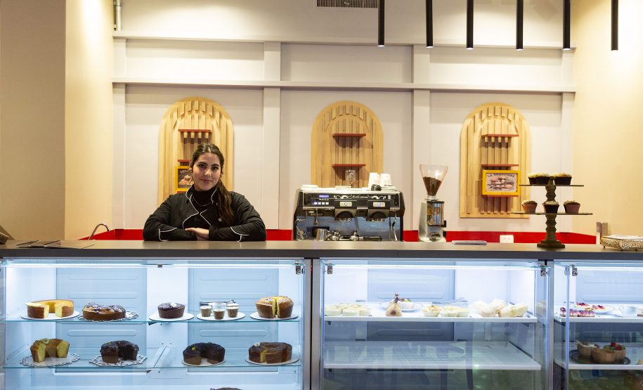 Aberto ao público, Café do Teatro Guaíra está cheio de referências históricas