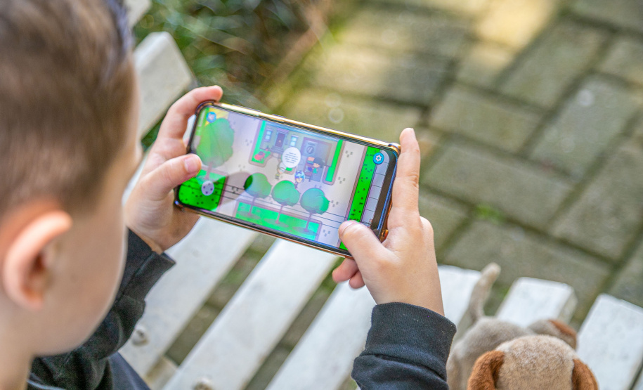 Copel leva teatro e divulga novos jogos digitais na região