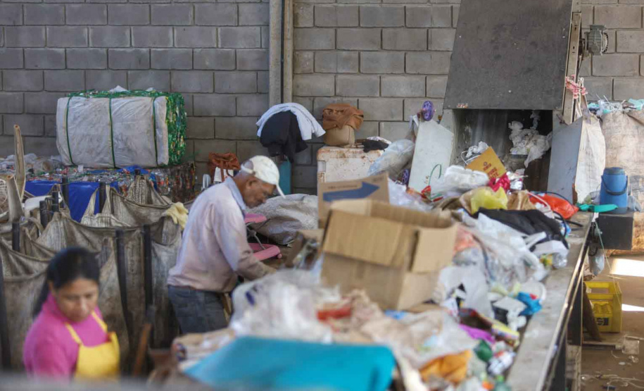 Cooperativas de reciclagem a associações de catadores recebem incentivo tributário no Paraná