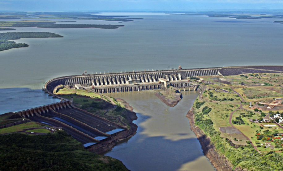 A Bacia do Paraná 3 está localizada na mesorregião Oeste e abrange 28 municípios do Paraná.