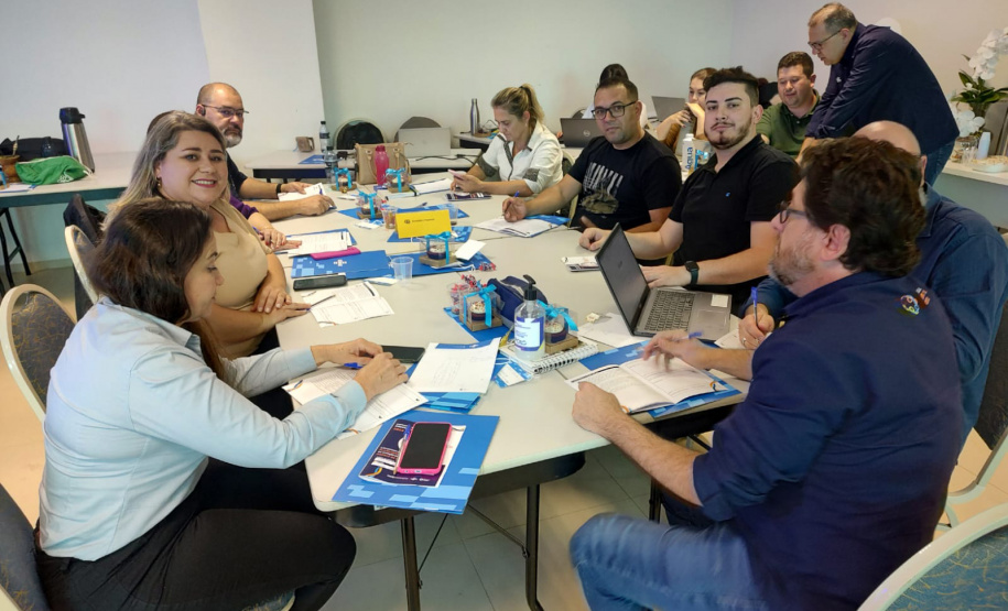 Fomento Paraná e Sebrae iniciam série de encontros regionais de agentes de crédito