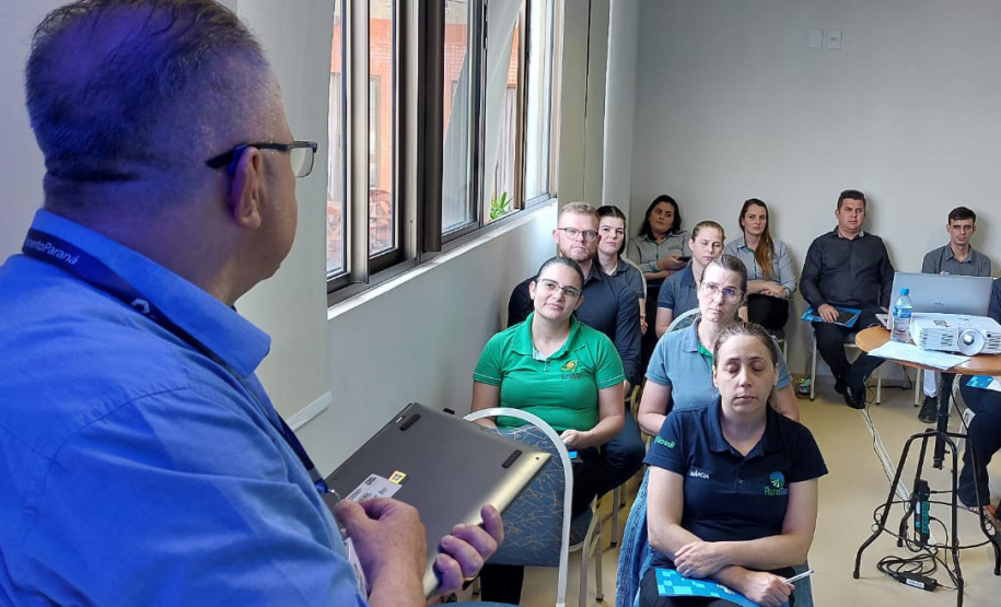 Fomento Paraná e Sebrae iniciam série de encontros regionais de agentes de crédito