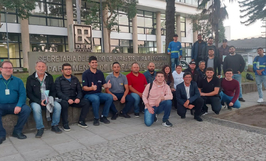 DER/PR firma parceria para realização de cursos e modernização de laboratório de asfalto