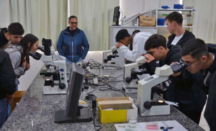 Walking Tour: quase 1.500 estudantes de ensino médio conhecem câmpus da Unicentro