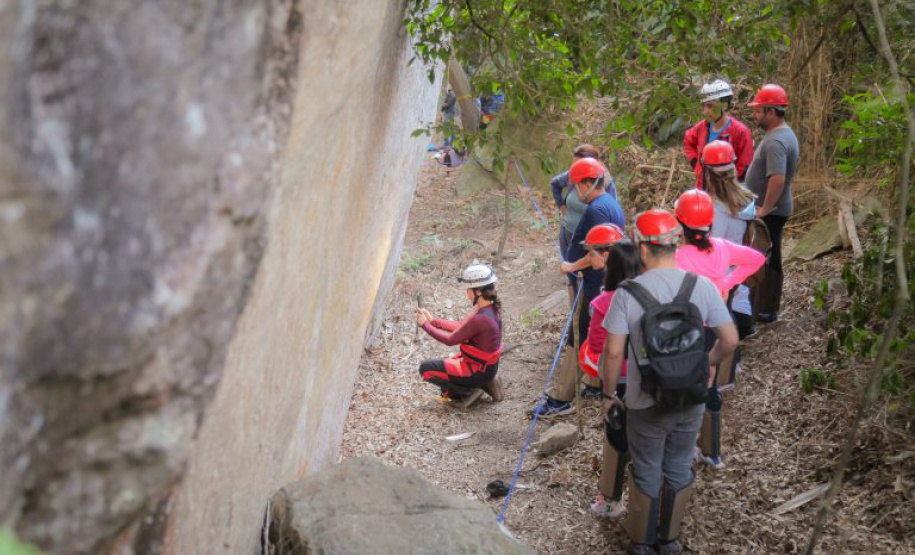 UEPG recebe seminário do Projeto EspeleoPiraí
