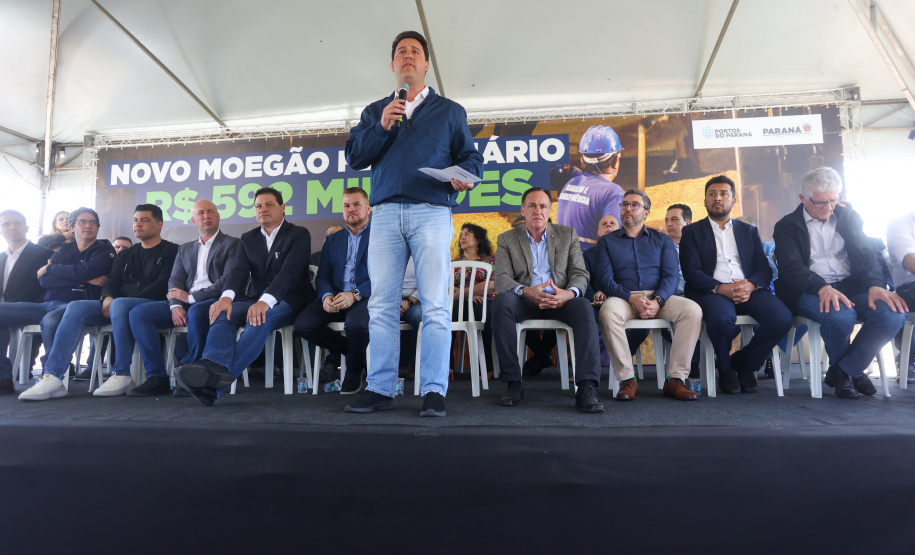 Governador Carlos massa ratinho Júnior recebe projeto executivo do Moegao do Paraná