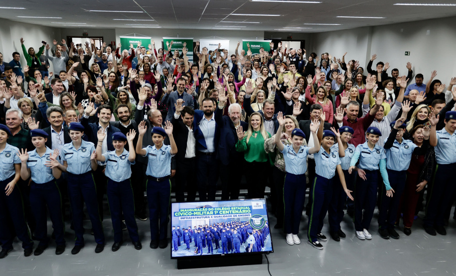 Governo inaugura última escola paralisada pela Operação Quadro Negro, em Campo Largo
