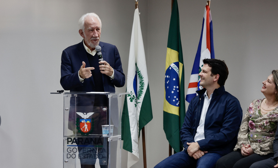 Governo inaugura última escola paralisada pela Operação Quadro Negro, em Campo Largo