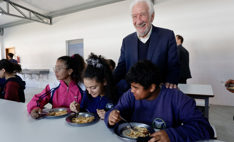 Governo inaugura última escola paralisada pela Operação Quadro Negro, em Campo Largo