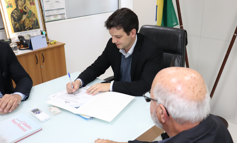 Rolândia recebe 12,6 milhões para completar pavimentação de vias urbanas