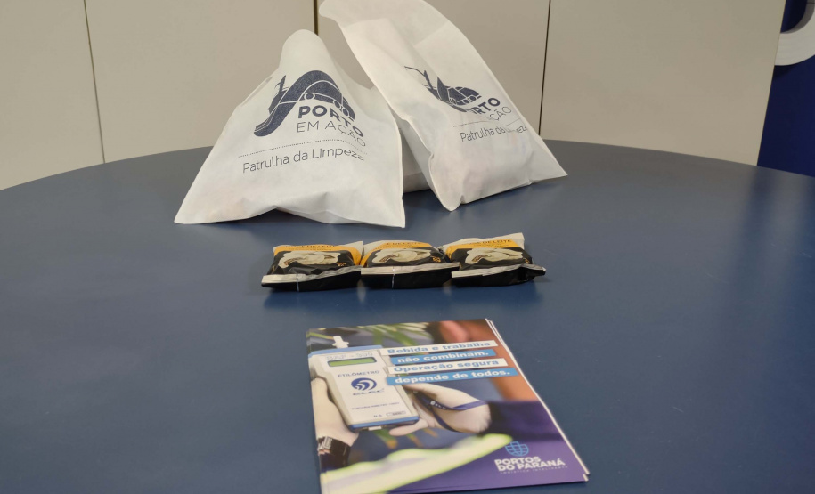 Portos do Paraná conscientiza sobre teste com etilômetro e separação de resíduos