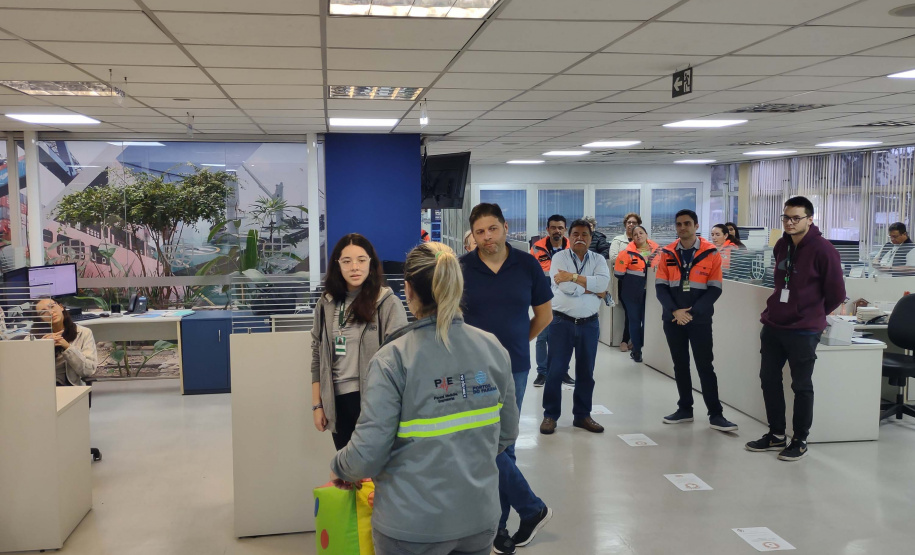 Portos do Paraná conscientiza sobre teste com etilômetro e separação de resíduos