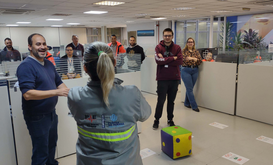 Portos do Paraná conscientiza sobre teste com etilômetro e separação de resíduos