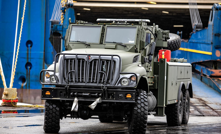 Porto de Paranaguá desembarca viaturas do Exército fabricadas nos EUA