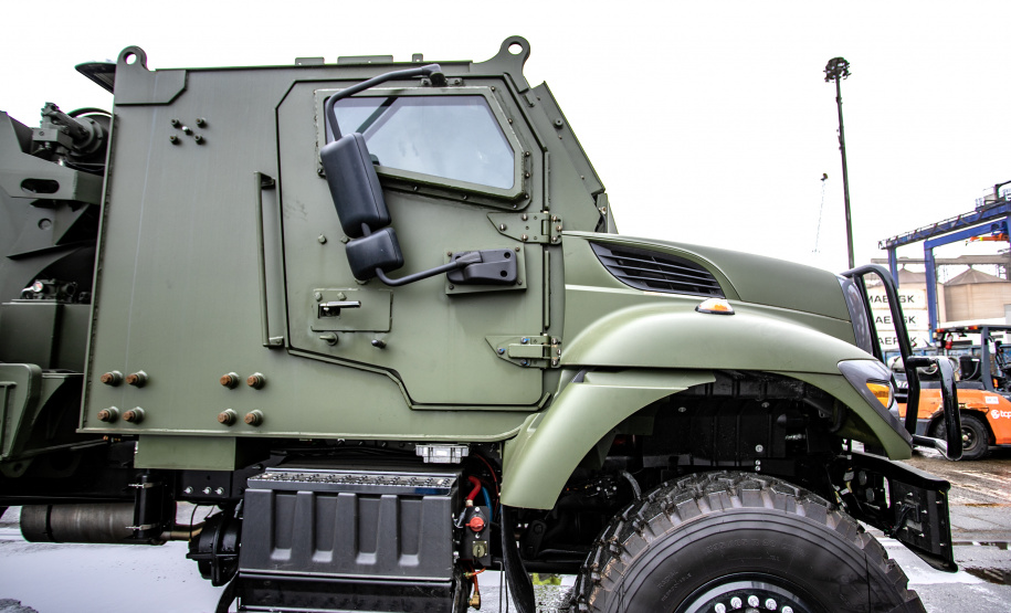 Porto de Paranaguá desembarca viaturas do Exército fabricadas nos EUA