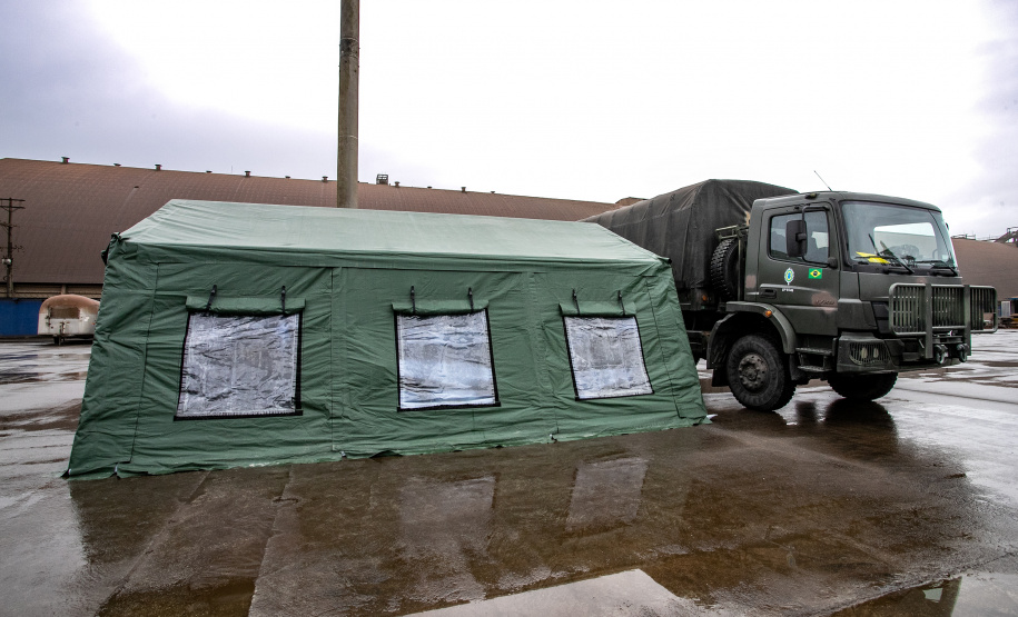 Porto de Paranaguá desembarca viaturas do Exército fabricadas nos EUA