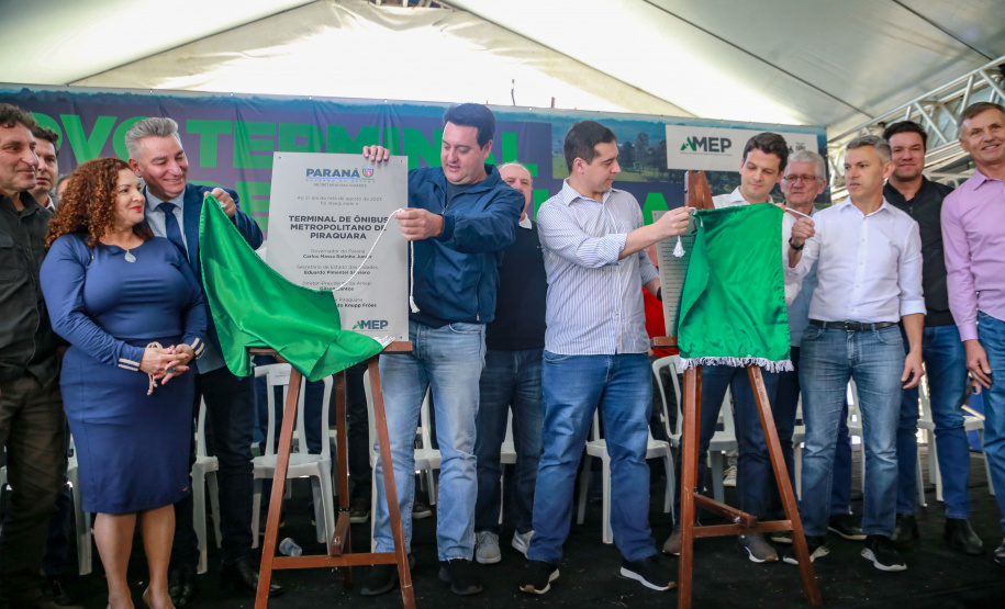 O governador Carlos Massa Ratinho Junior inaugurou neste sábado (05) o novo terminal de ônibus metropolitano de Piraquara, na Região Metropolitana de Curitiba (RMC).