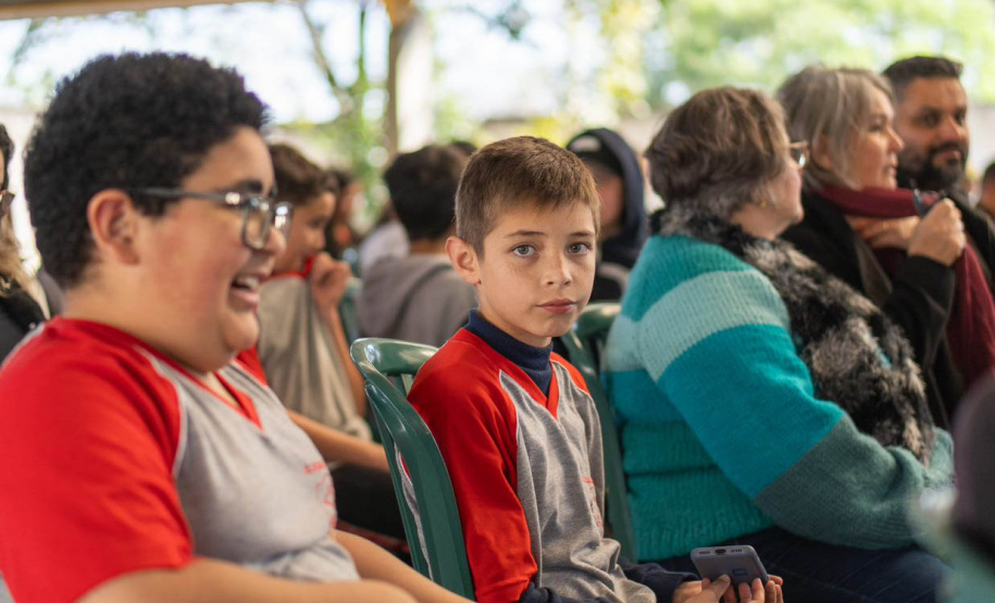 Governo do Paraná entrega primeira unidade dos novos laboratórios didáticos móveis para uso nas aulas da rede estadual