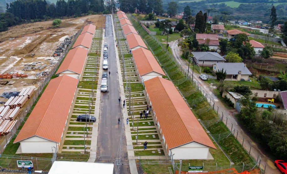 Lapa, 10 de agosto de 2023 - O governo do Paraná realiza na Lapa a entrega de 118 moradias populares, sendo 94 por meio do programa Casa Fácil.