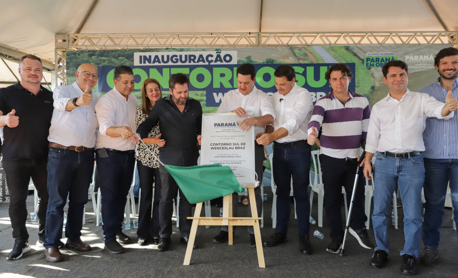 O governador Carlos Massa Ratinho Junior entregou oficialmente nesta quinta-feira (17) o Contorno Sul de Wenceslau Braz, no Norte Pioneiro.