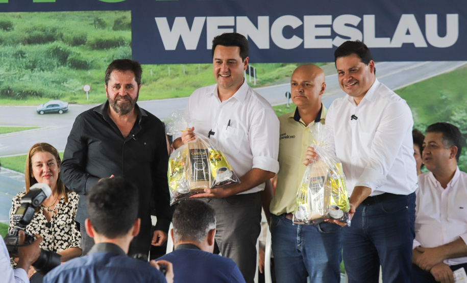 O governador Carlos Massa Ratinho Junior entregou oficialmente nesta quinta-feira (17) o Contorno Sul de Wenceslau Braz, no Norte Pioneiro.