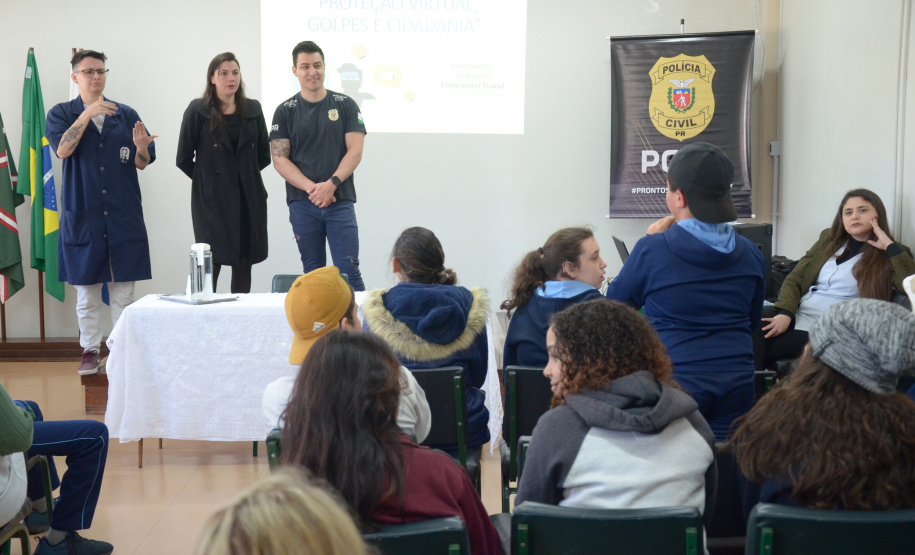 PCPR ministra palestra para 58 alunos surdos em escola na Capital