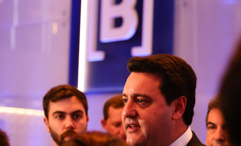 O leilão foi realizado nesta sexta-feira (25) na Bolsa de Valores, em São Paulo, e contou com a participação do governador Carlos Massa Ratinho Junior